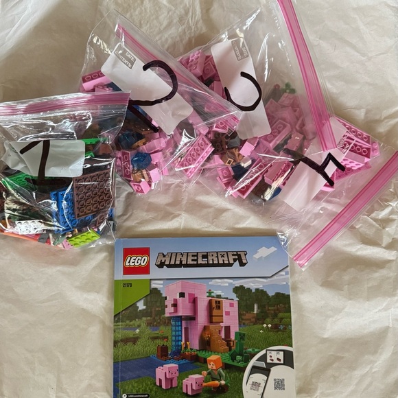 Minecraft Pig House Building Set - Picture 2 of 3